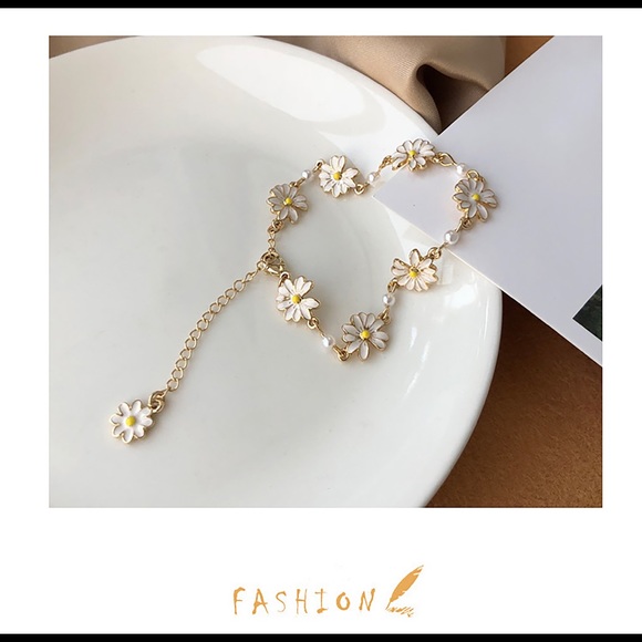 Daisy Golden Chain bracelets, Flower bracelet, Daily wear bracelet, Gift for her - Picture 7 of 9